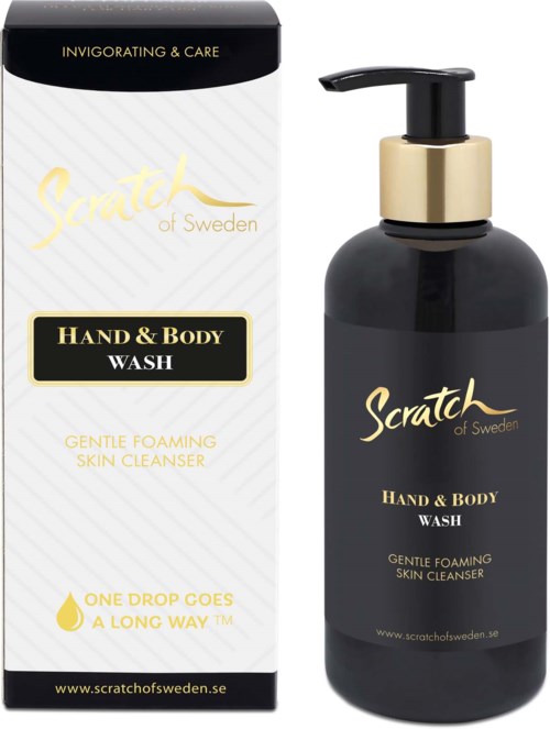 En flaska hand- och kroppstvål med pump, svart och guldig etikett, och en matchande box med produktinformation.