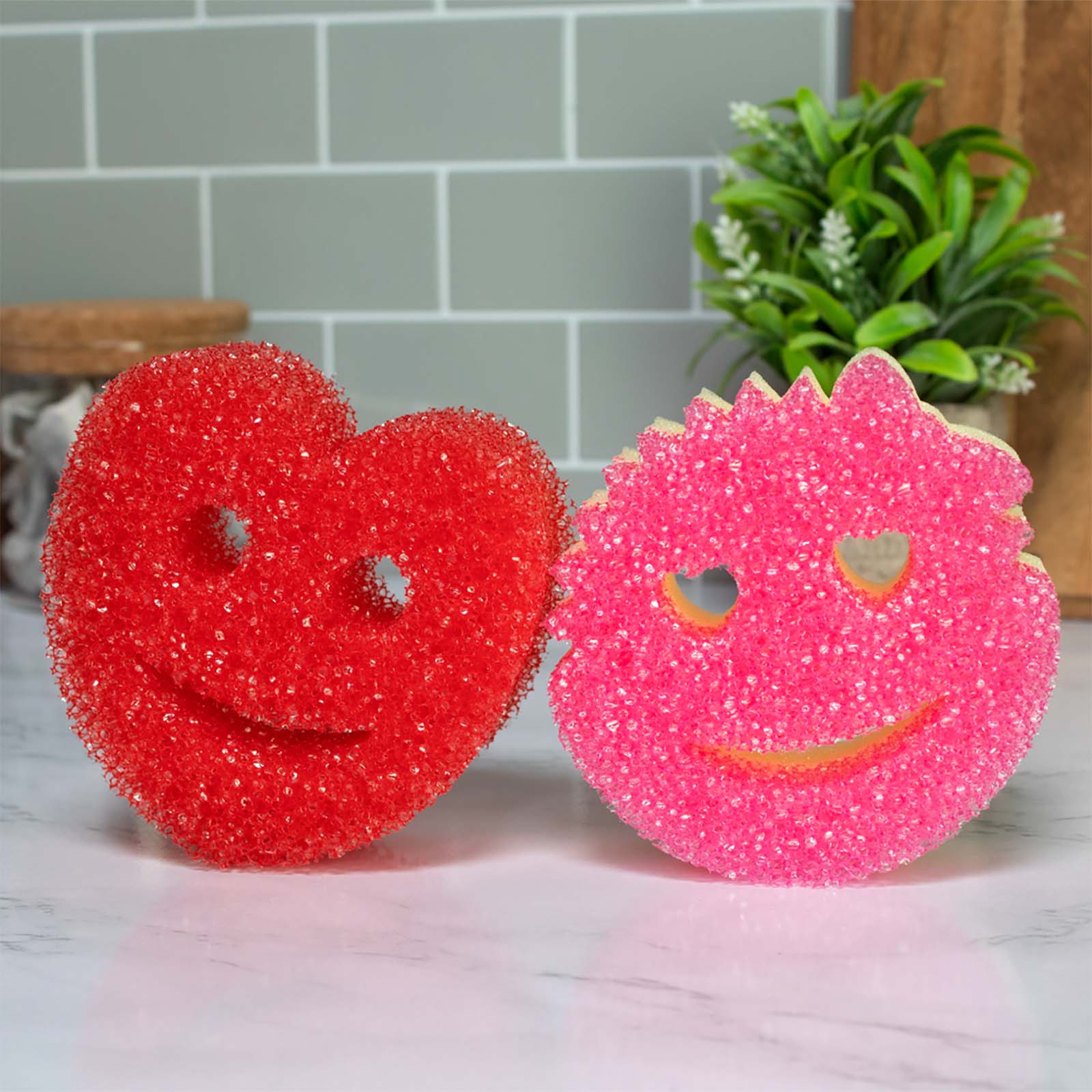 https://lyko.com/globalassets/product-images/scrub-daddy-heart-shape-3375-104-0004_2.jpg?ref=88EB428A0A