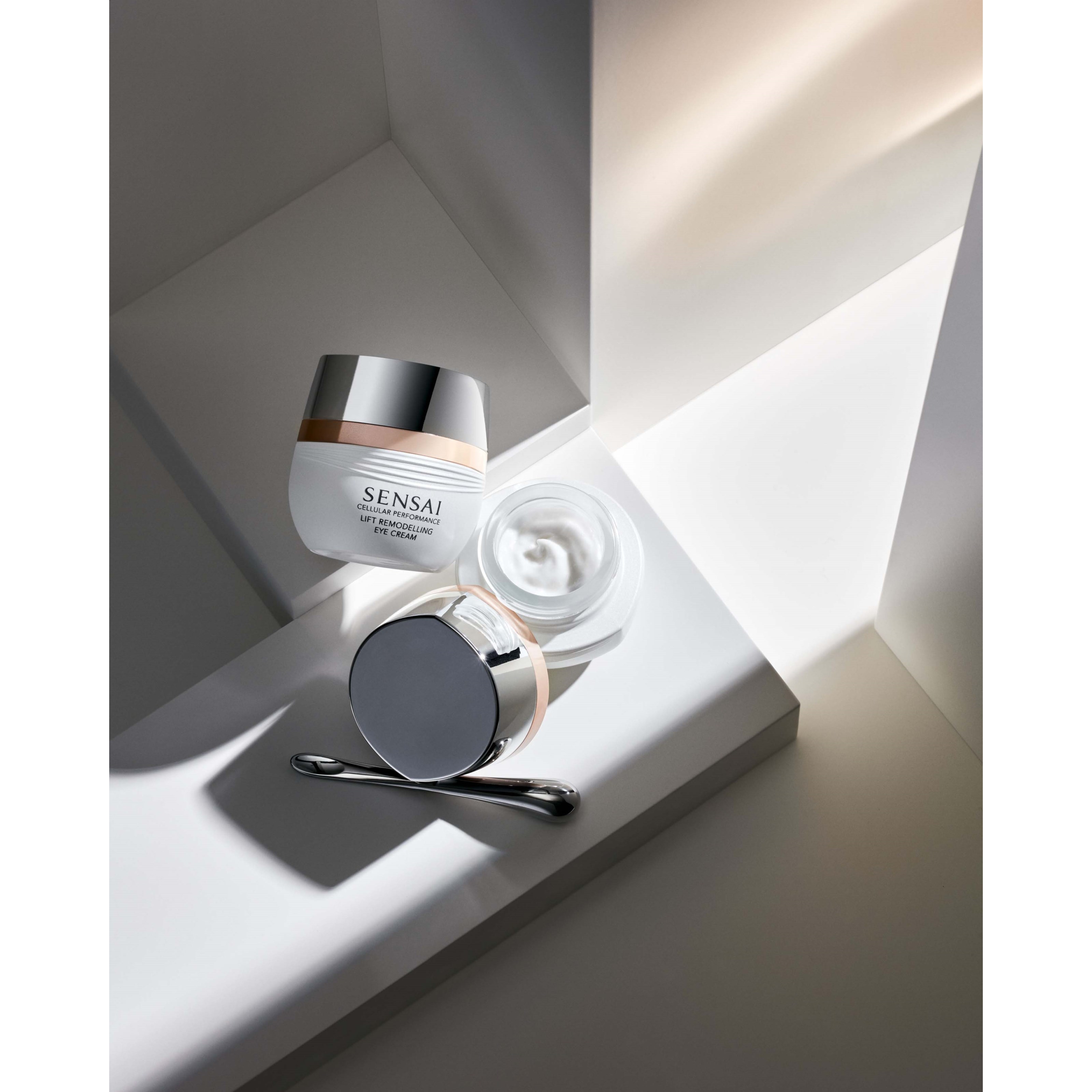 Sensai Cellular Performance Lift Remodelling Eye Cream 15 ml (obrázok 2)