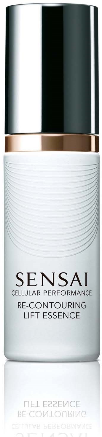 En hvit flaske med sølvhette, merket Sensai, inneholder hudpleieproduktet Re-Contouring Lift Essence.