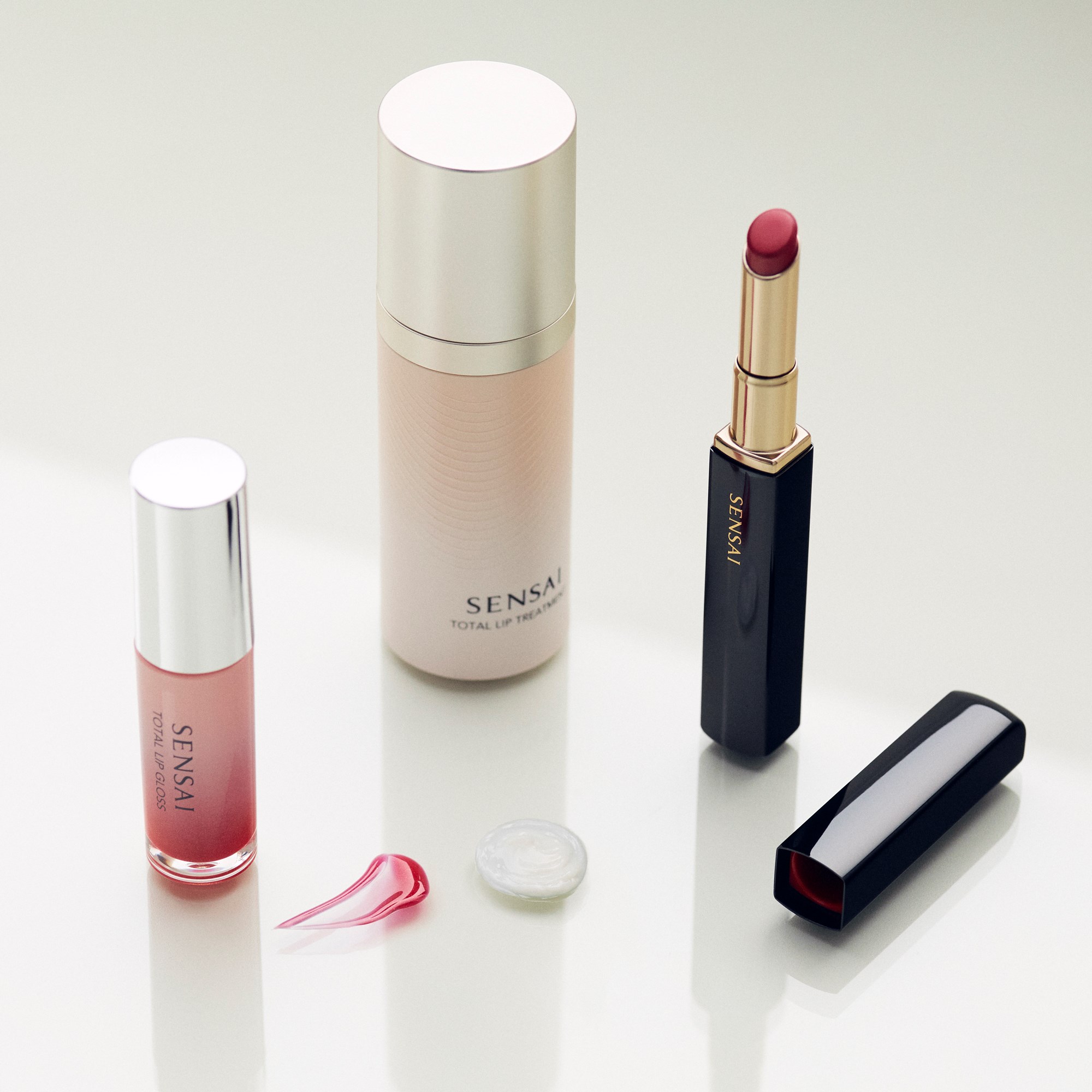 Sensai Contouring Lipstick Refill 02 Chic Red (obrázok 6)