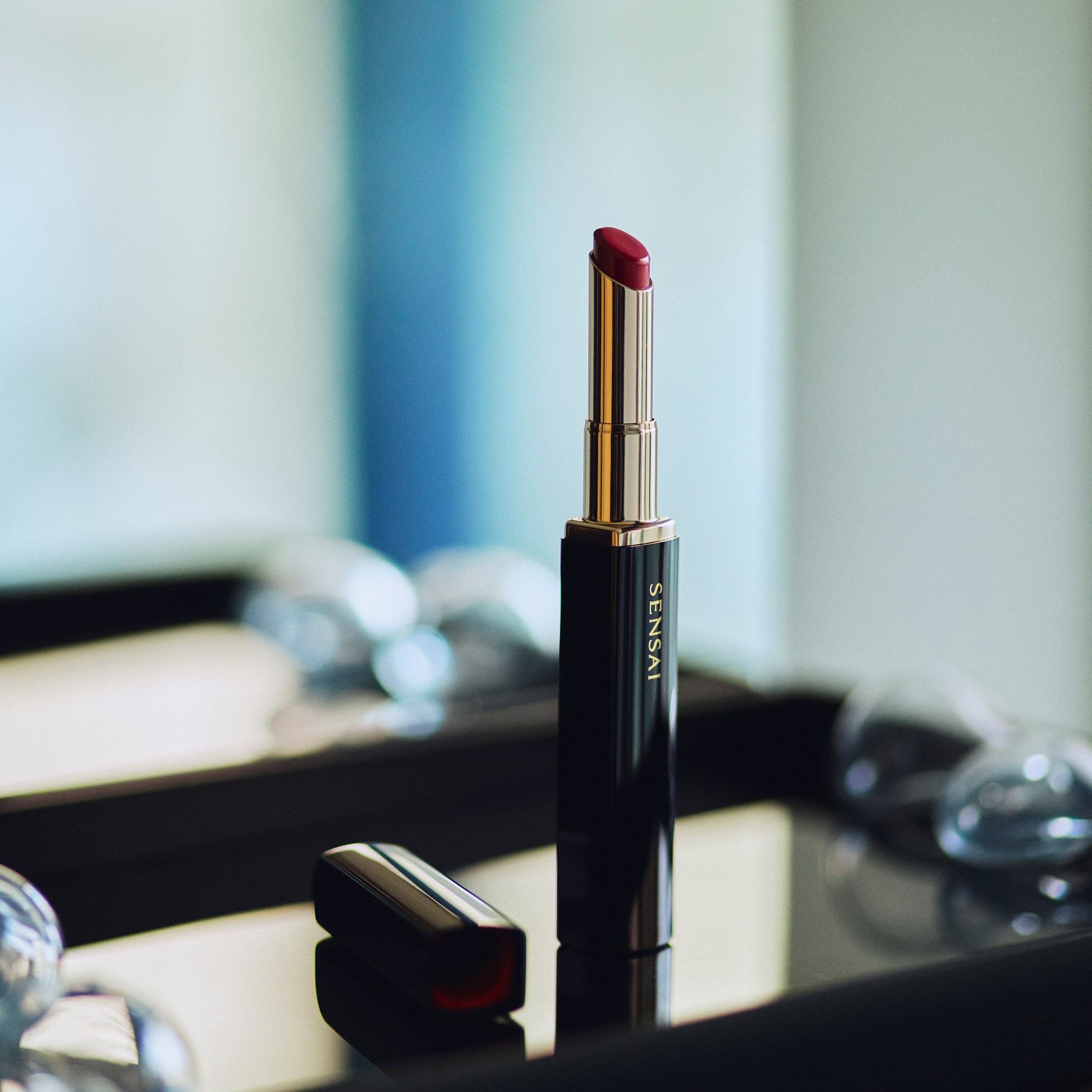 Sensai Contouring Lipstick Refill 11 Reddish Nude (obrázok 4)