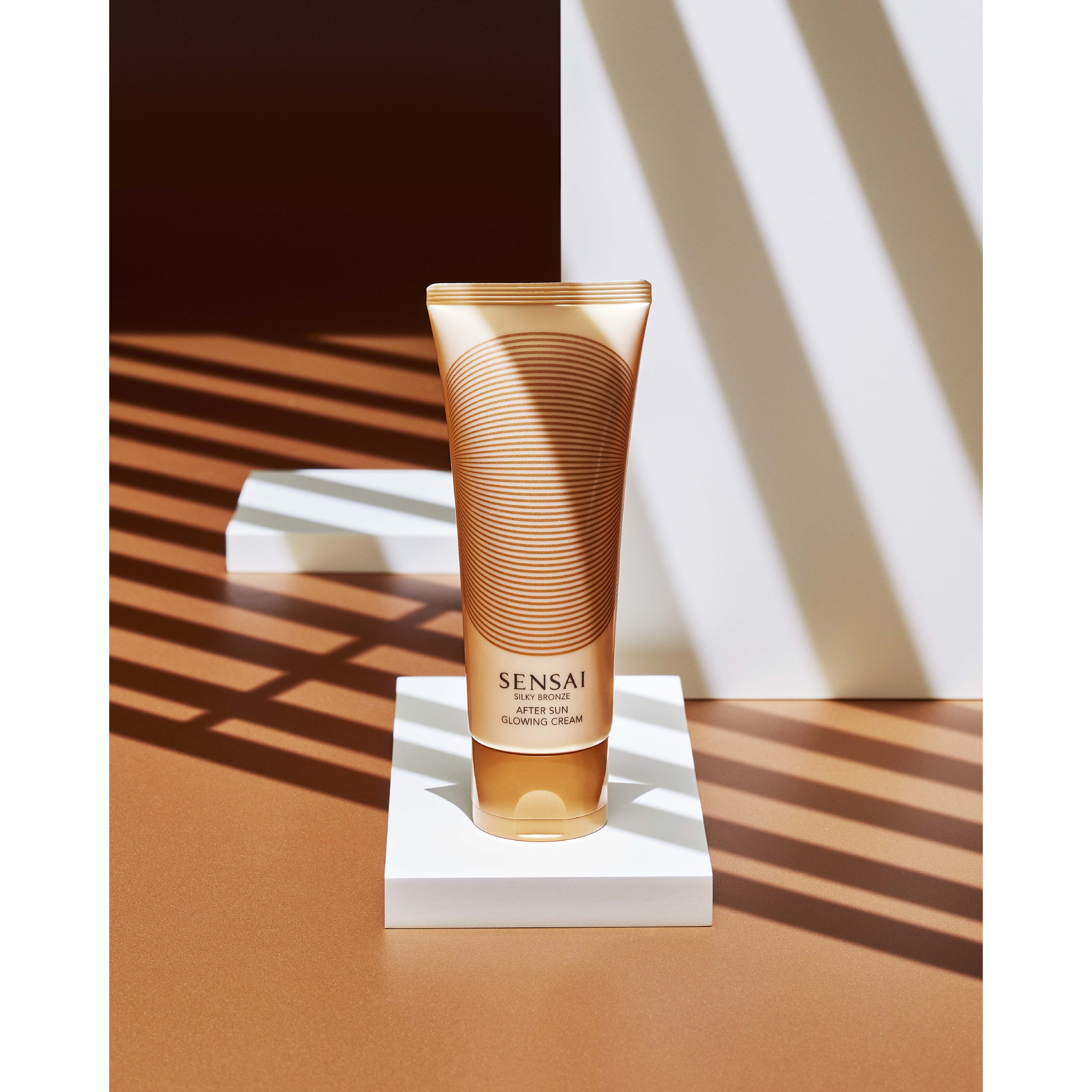 Alternativ bild 1 för Sensai Silky Bronze After Sun Glowing Cream