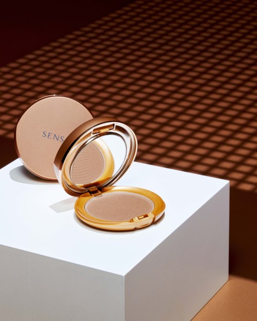 Sensai Silky Bronze   Natural Veil Compact SC03 MEDIUM