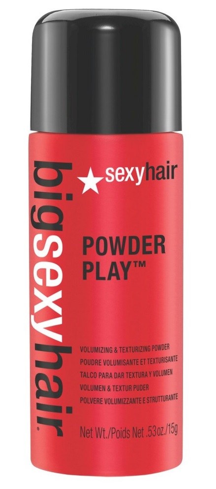 Röd behållare för Sexy Hair Powder Play volym- och texturiserande pulver med svart lock och fet stil.