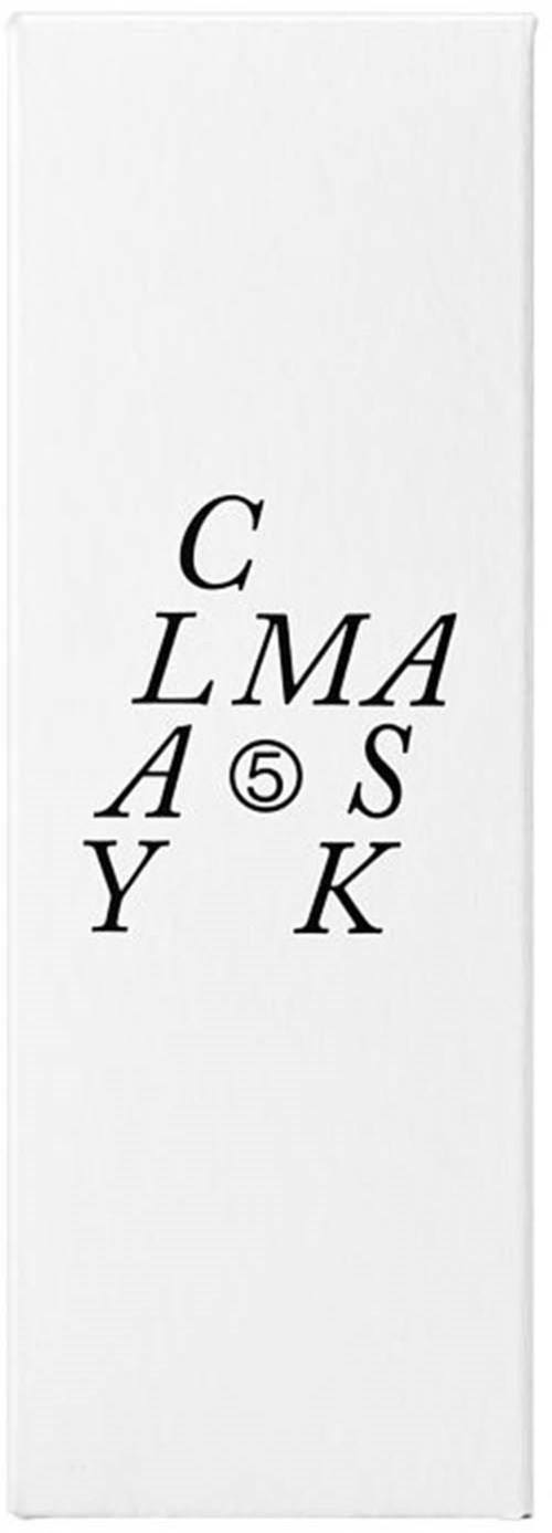 Pystysuora, valkoinen laatikko, jossa on mustaa teksti 'CALAYSK'.