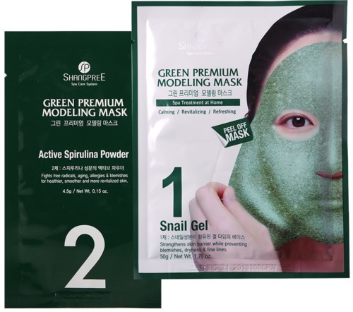 Pakking for en grønn modellmask, med produktdetaljer og en kvinne som bruker masken, viser bruken.