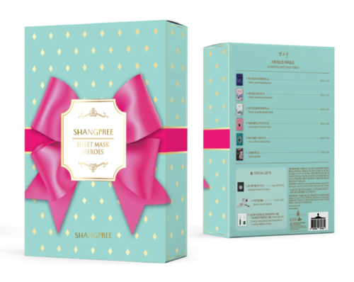 Eske med rosa sløyfe og gulldetaljer, merket 'Shangpree Sweet Mask Heroes', lyseblå bakgrunn med små gullfargede prikker.