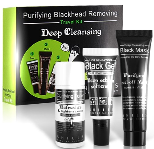 En rejsekit med sort gel, toner og maske til dybderensning og akne-reducering.