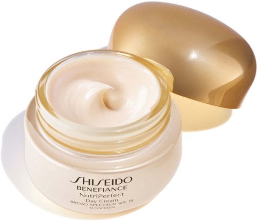 Kräm i burk med guldlås, märkt Shiseido NutriPerfect, SPF 18, dagkräm.