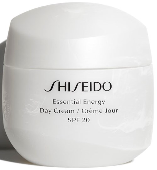 En hvid krukke mærket 'Shiseido Essential Energy Day Cream SPF 20' på en hvid baggrund.