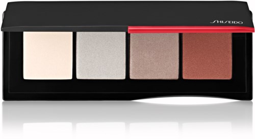 Eine Make-up-Palette mit vier verschiedenen Farben von hell bis dunkel, in einer schwarzen Verpackung mit rotem Akzent.