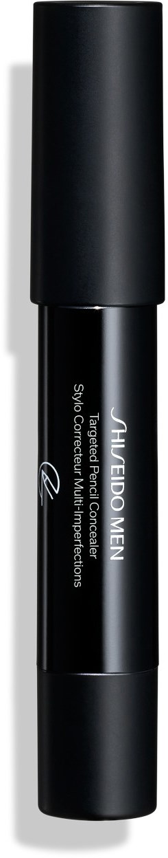 En sort flaske med Shiseido Men hudplejeprodukt med hvid tekst, står oprejst mod en mørk baggrund.