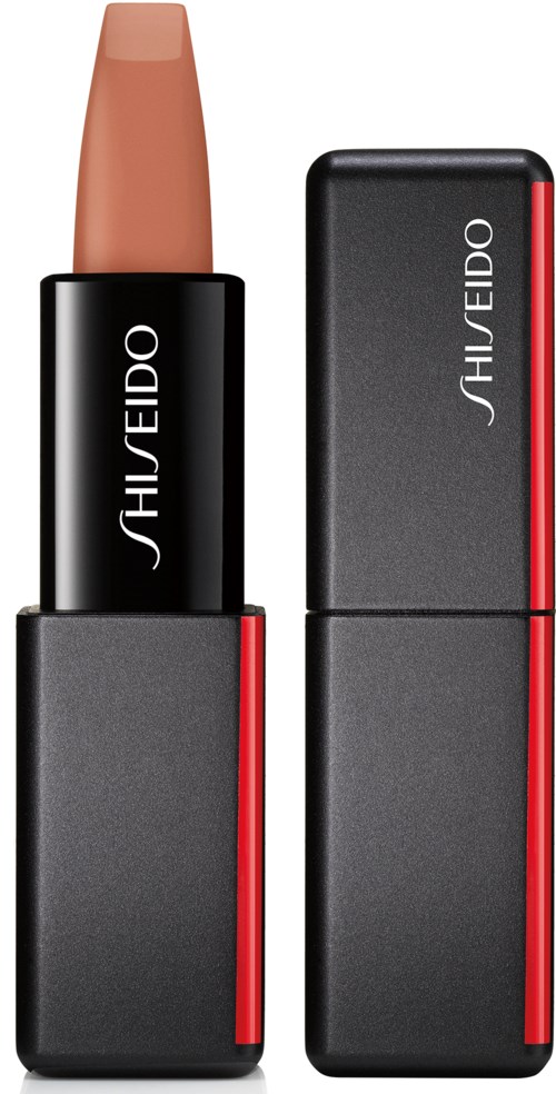 En leppestift, åpen, med beige farge, svart og rød design, og merket Shiseido. Kapselen er fjernet, som viser leppestifter.