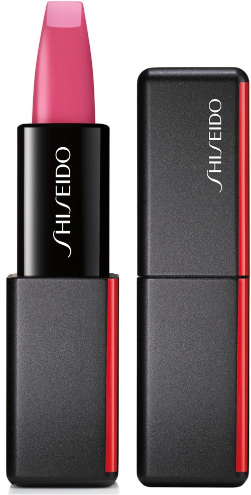 En leppestift med rosa farge og svart og rød emballasje fra Shiseido. Leppestiften er delvis trukket ut.