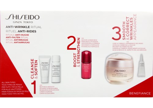 Ett trestegs hudvårdsset med produkter för rengöring, stärkning och skydd av huden, från Shiseido, Tokyo.