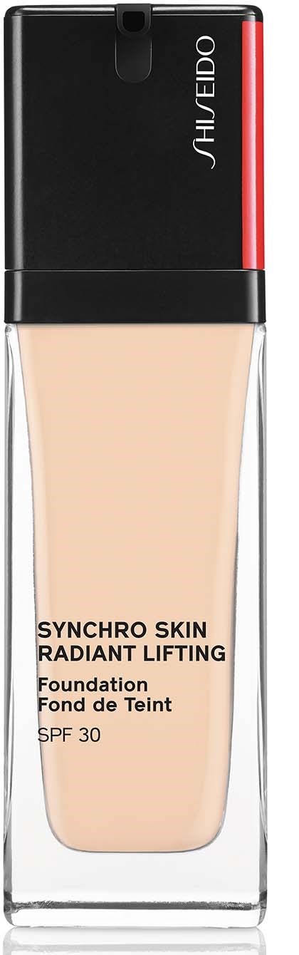 En flaska foundation med SPF 30, märkt Synchro Skin Radiant Lifting från Shiseido, i en klar och svart behållare.