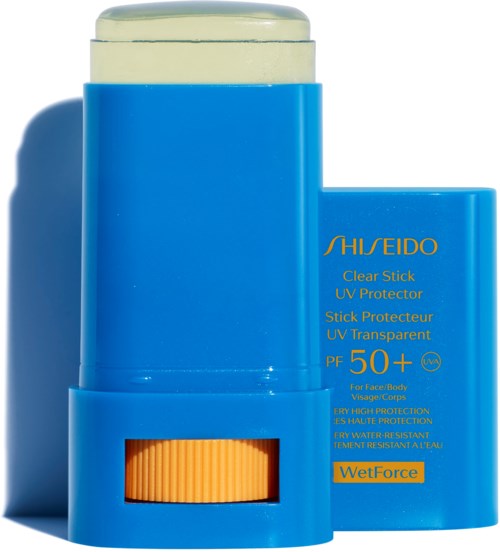 Blå solcreme stick med gul top, mærket 'Shiseido' og 'SPF 50+' til ansigt og krop.