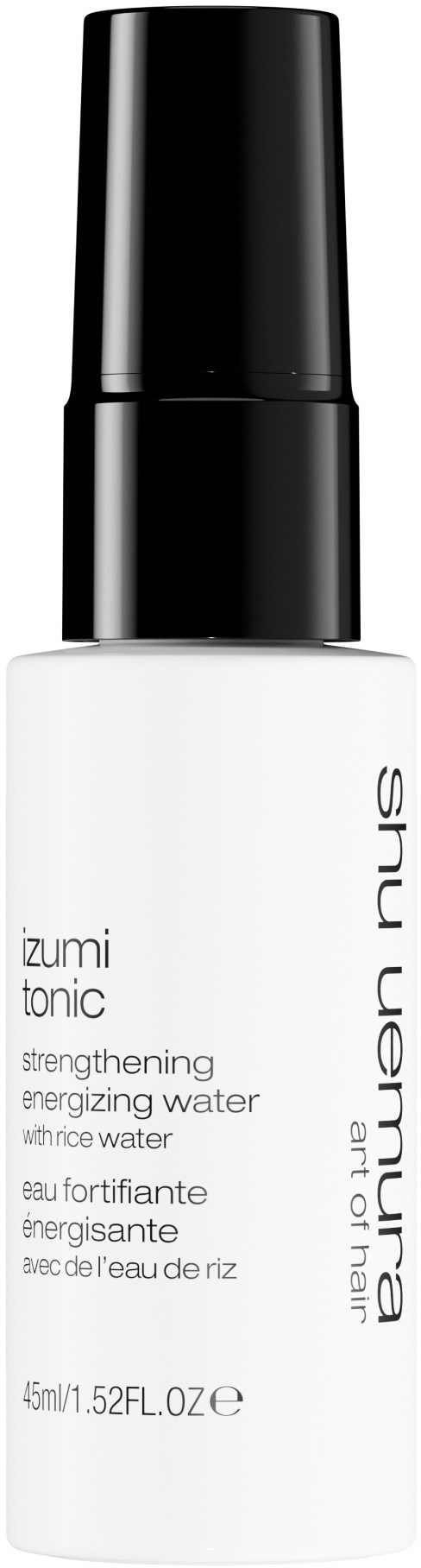 Eine weiße Flasche mit schwarzem Sprühkopf enthält Shu Uemura Izumi Tonic, ein stärkendes erfrischendes Wasser.