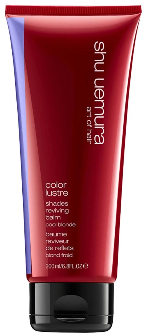 En röd tub med Shu Uemura Color Lustre balm, med lila och svarta detaljer, innehållande 200 ml hårprodukt.