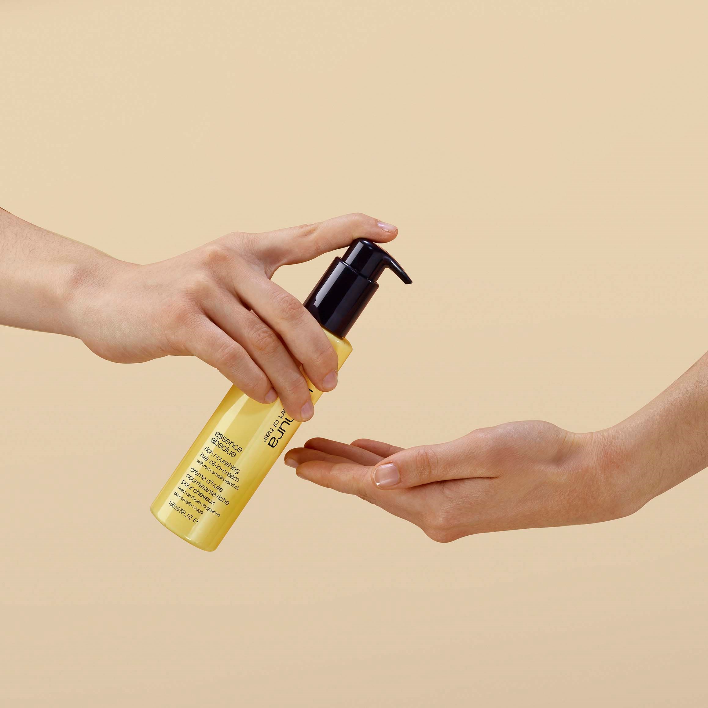 Alternativ bild 1 för Shu Uemura Essence Absolue rich nourishing hair oil-in-cream 150 ml