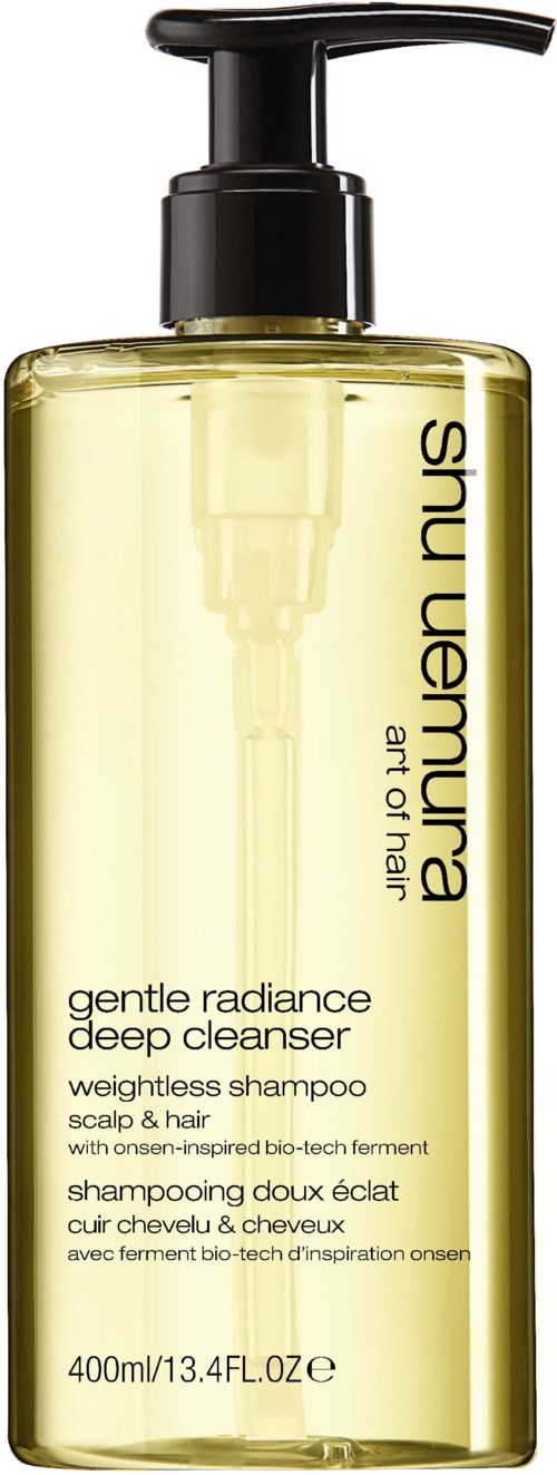 En gennemsigtig gul flaske med pumpe indeholder Shu Uemura dybderens for hårbund og hår.