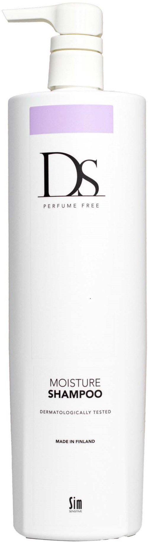 En hvit flaske med lilla lokk, merket DS Moisture Shampoo, parfymefri, laget i Finland.