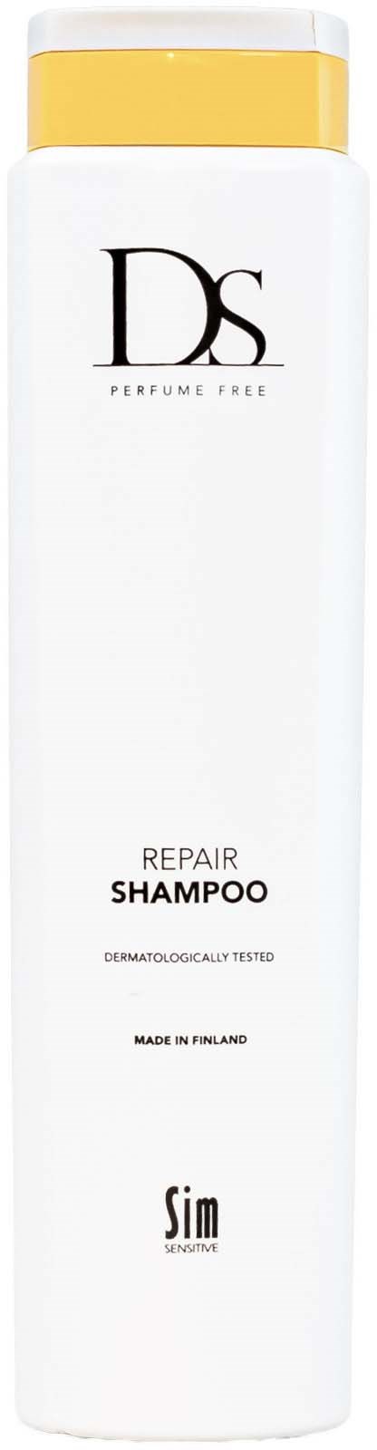 En hvit sjampo-flaske med gul lokk, merket DS og Repair Shampoo, laget i Finland.