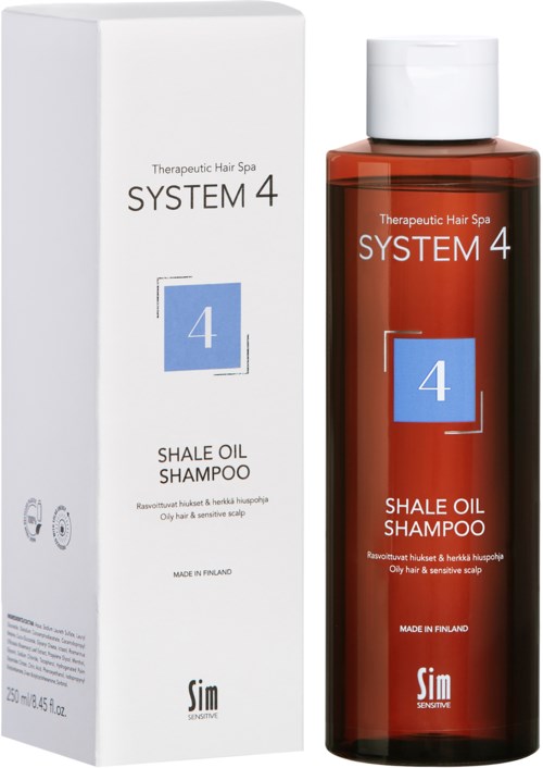 En hvit eske og en brun flaske med sjampo kalt System 4 Shale Oil Shampoo for sensitiv hodebunn.