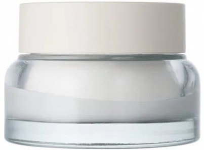 En klar glasskrukke med hvit lokk, tom inni, enkelt og rent design.