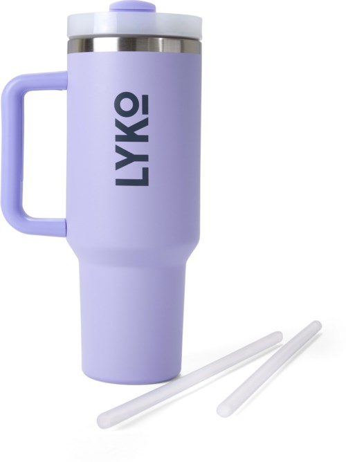En lila resebägare med svart 'LYKO'-logga, två vita sugrör och ett vitt lock.