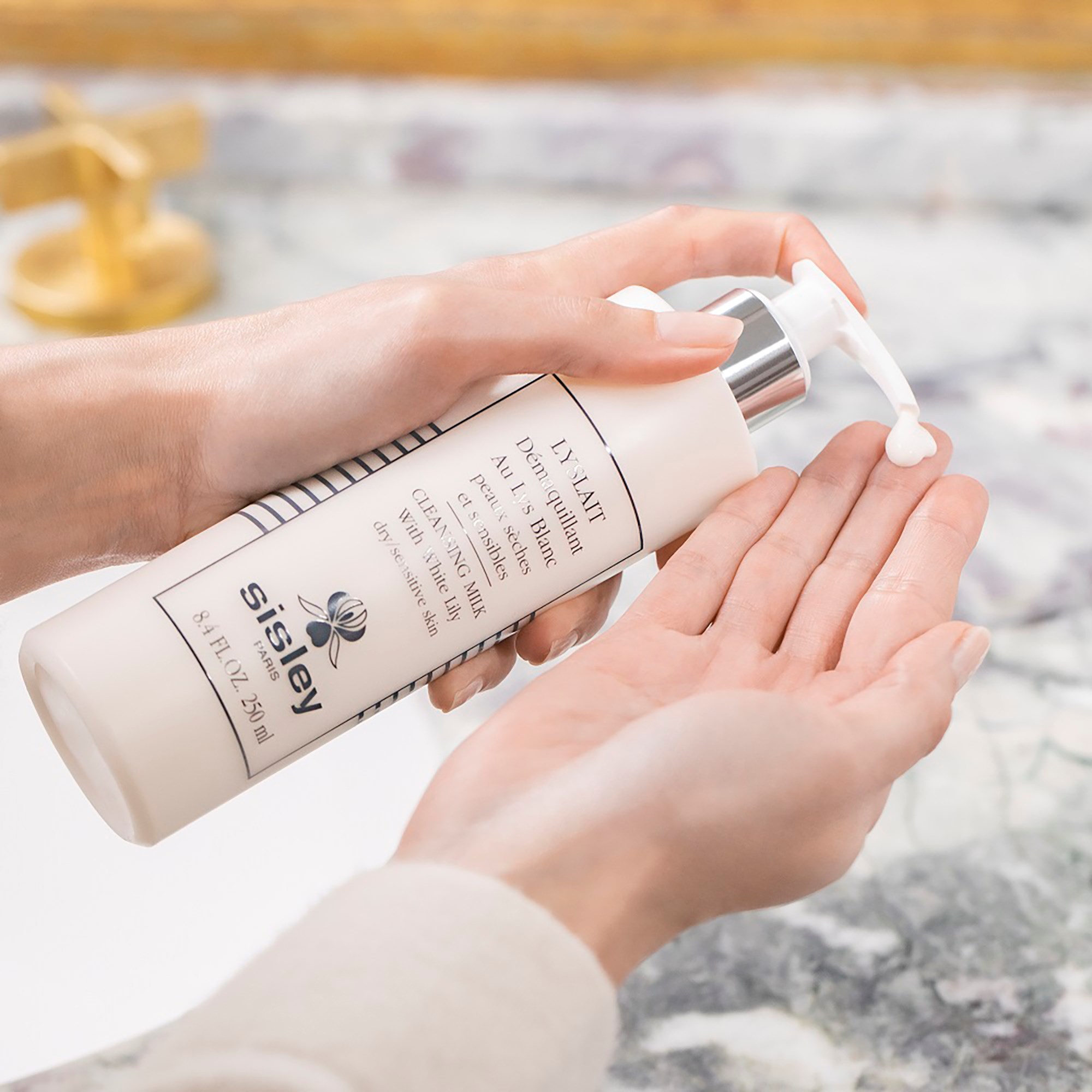 Sisley Lyslait Cleansing Milk 250 ml (obrázok 3)