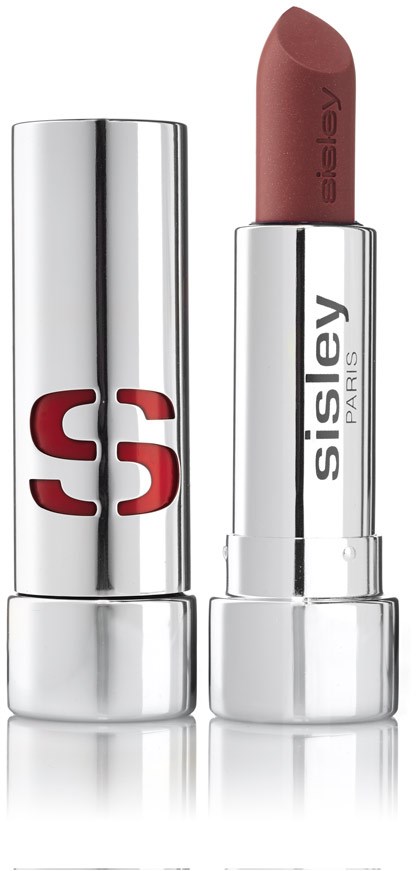 Ett läppstift med ett silverfodral och märket Sisley Paris. Läppstiftet är en brunrosa färg.