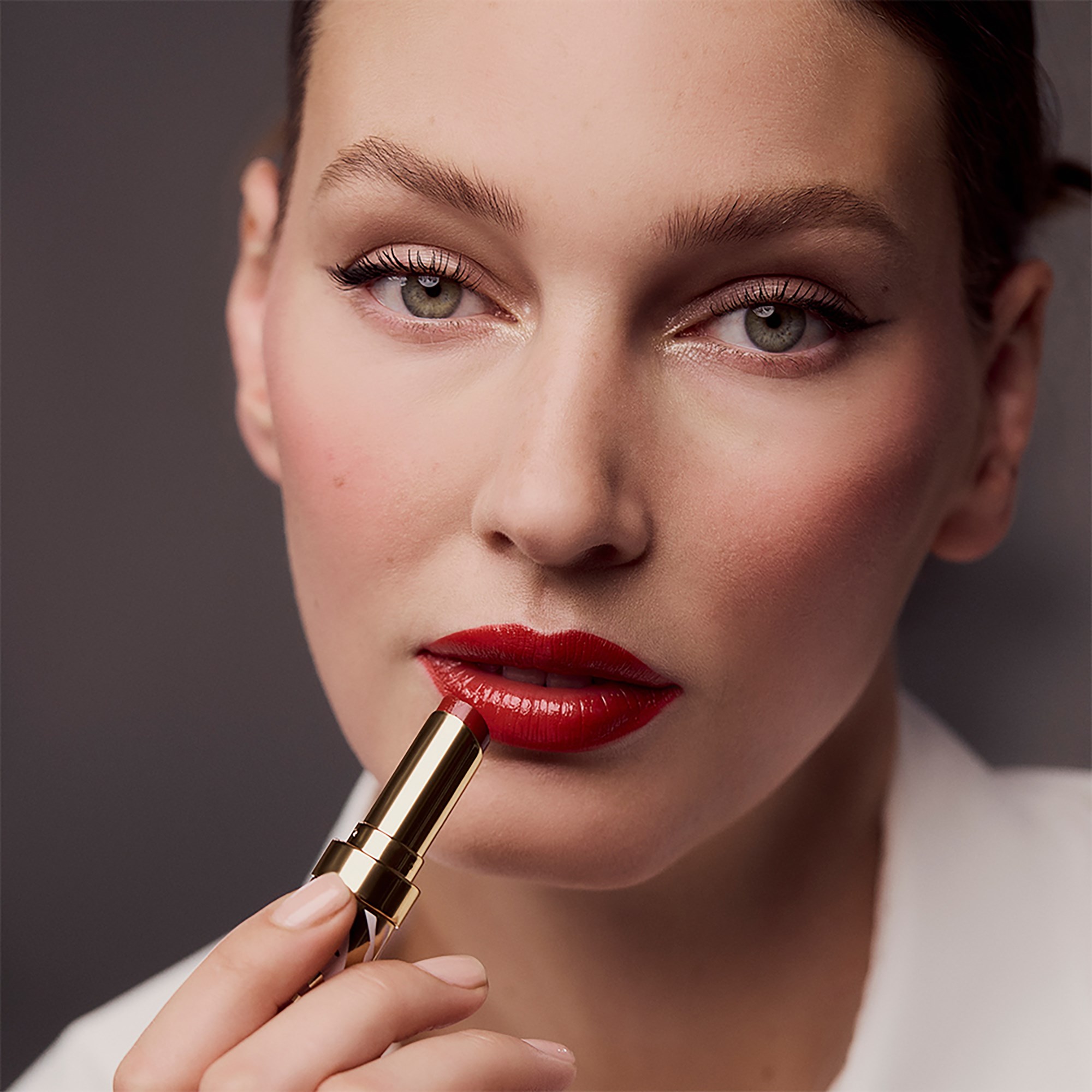 Sisley Shine 43 Sheer Scarlet (obrázok 6)