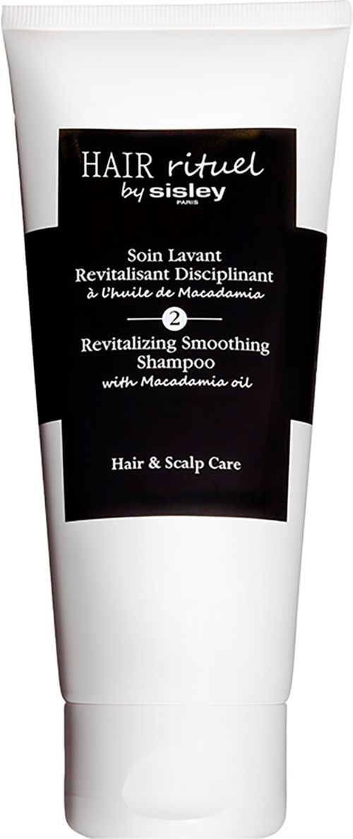 Kostea ja rauhoittava shampoo makadamiöljyllä, hiusten ja päänahan hoitoon, valkoisessa putkilossa mustalla etikettillä.