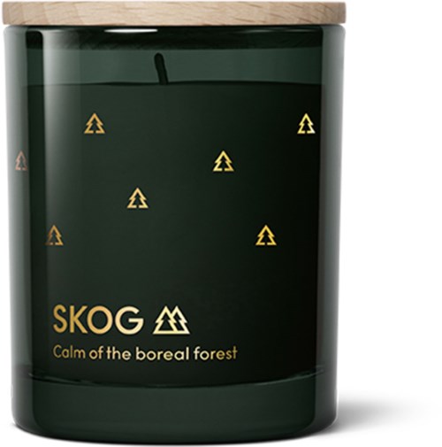 Ciemnozielony słoik na świeczkę z małymi symbolami drzew i napisem 'SKOG Calm of the boreal forest.'