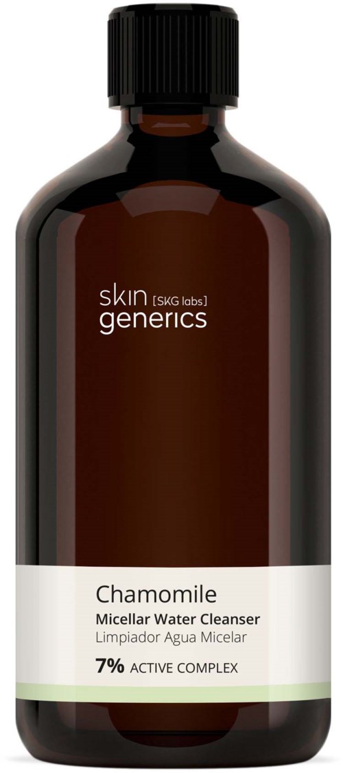 En brun flaska med svart lock, märkt 'Kamomill Micellar Watersrensare' av Skin Generics, innehåller 7% aktiv komplex.