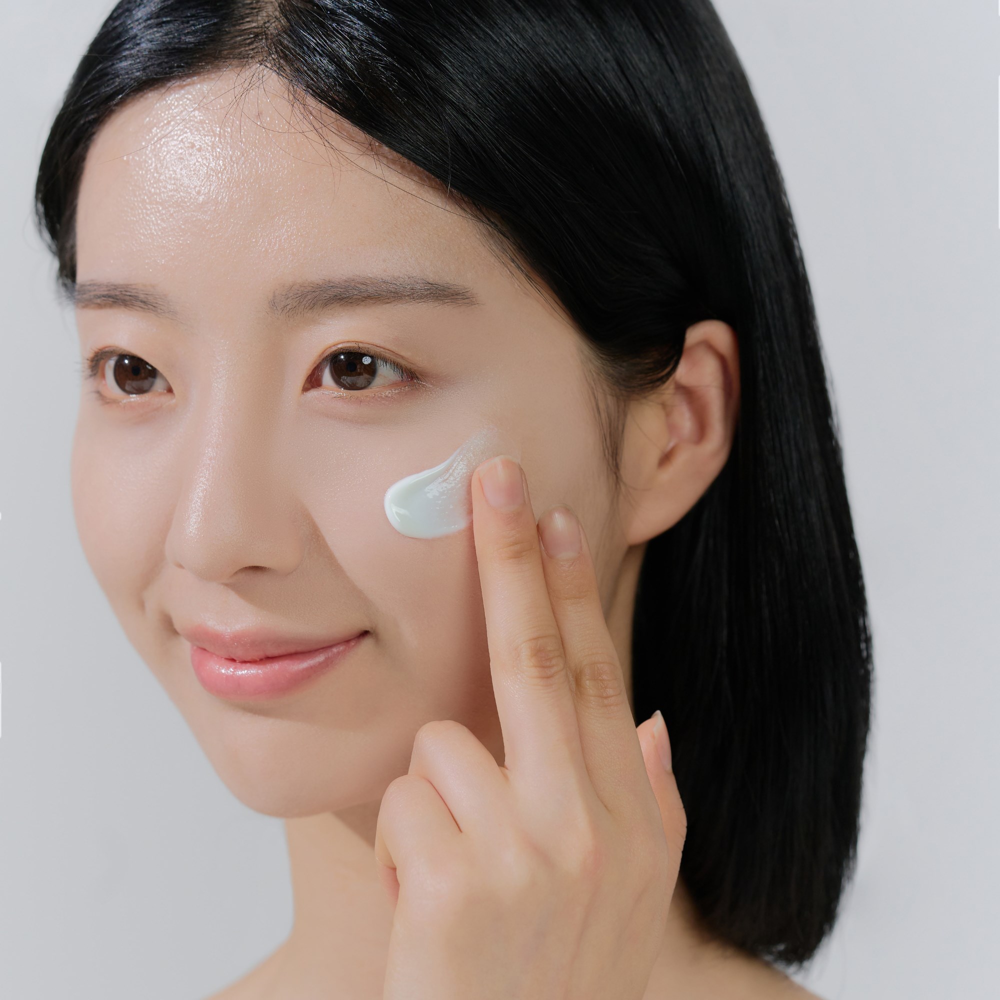 SKIN1004 Madagascar Centella Hyalu-Cica WATER-FIT Sun serum 50 ml (obrázok 10)