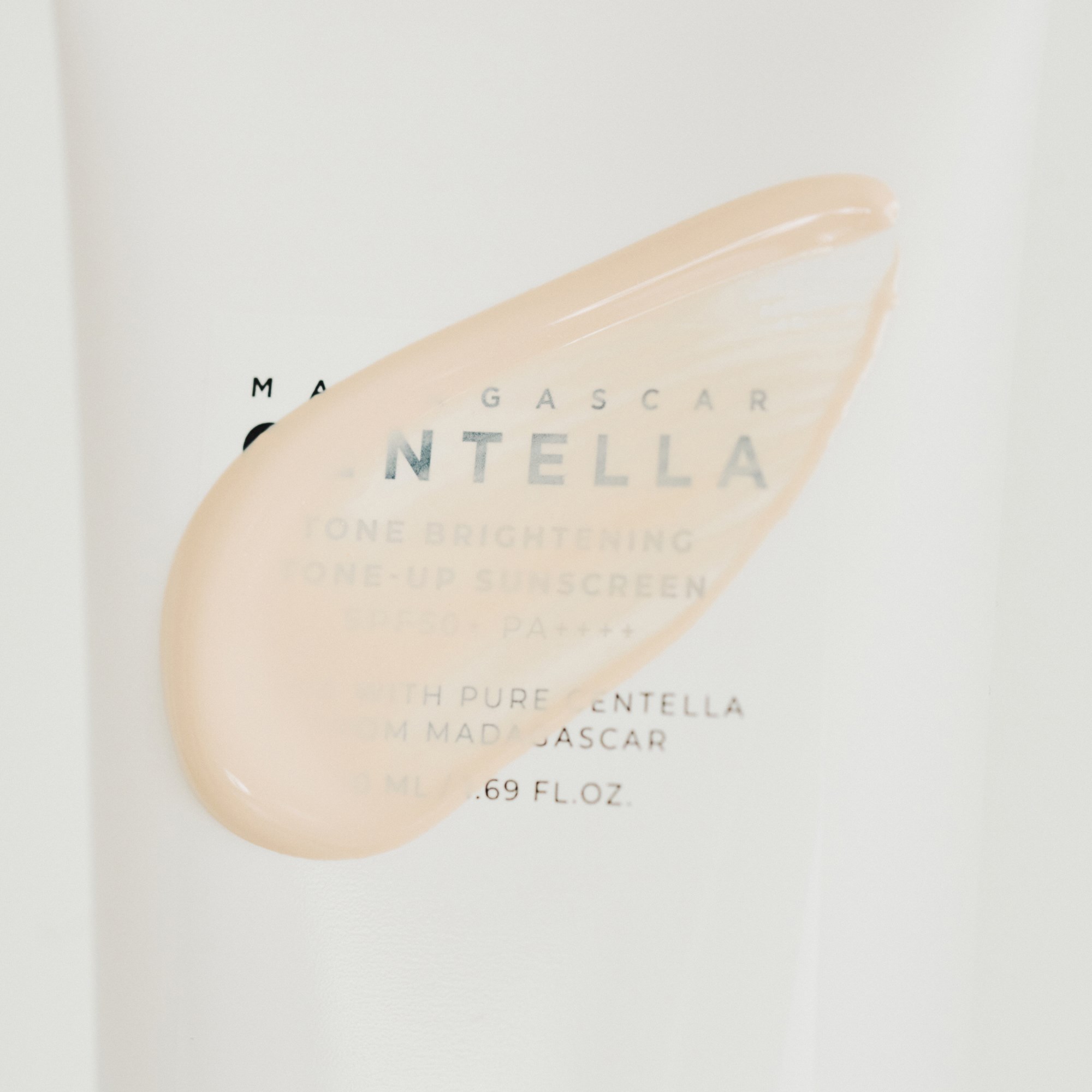 SKIN1004 Madagascar Centella Tone Brightening Tone-Up Sunscreen 50 ml (obrázok 10)