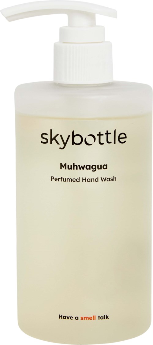 En hvit flaske med pumpe inneholder parfysert håndtvask merket 'skybottle Muhwagua'.