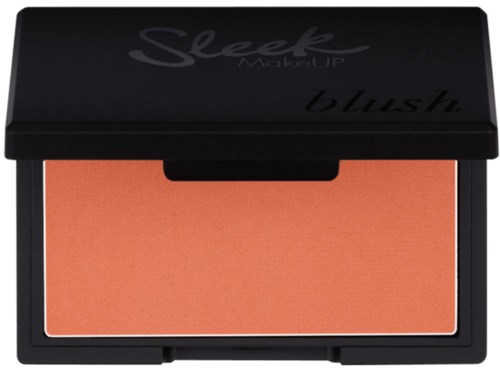 En svart sminkas kompakt med korallfärgad makeup, troligen rouge, inuti med ett skjutlock.