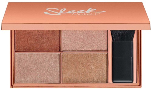 Een make-up palet met vier verschillende tinten en een klein kwastje in een roze doos.