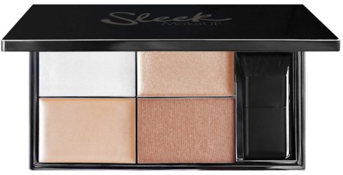 Een make-up palette met vier verschillende poederkleuren en een spons, in een zwart doosje met deksel.