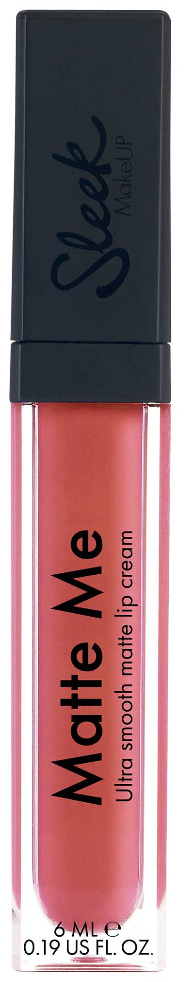 En læbepompe med sort hætte, lyserød farve og sort og rød tekst der siger "Matte Me" og "Ultra smooth matte lip cream."