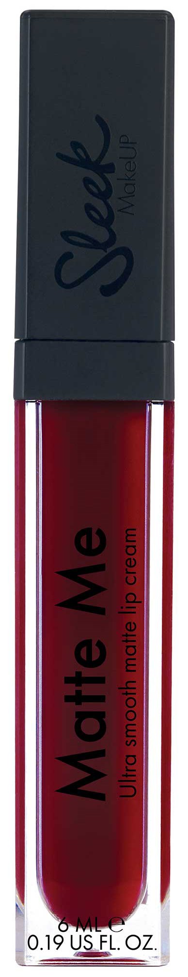 En rød læbglansdåse med sort låg, mærket 'Matte Me' og 'Lip Liquid Matte & Plump' i sort tekst.