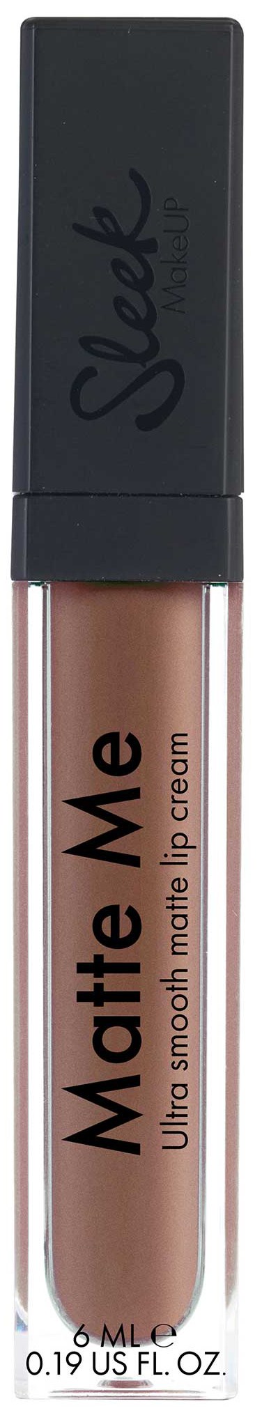 En læbepomade i gennemsigtig beholder med sort låg, mærket "Matte Me" og "Ultra smooth matte lip cream."