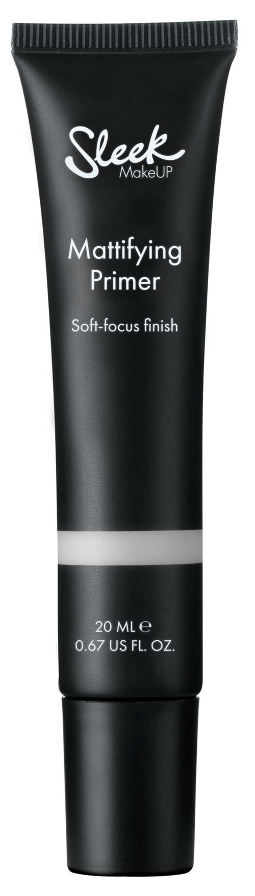 En svart tub med Sleek MakeUP Mattifying Primer med vitt text, liten storlek och enkel design.