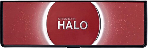 Een rode doos met een lichtring en de woorden "smashbox HALO" in het midden. Het lijkt een schoonheidsproduct.