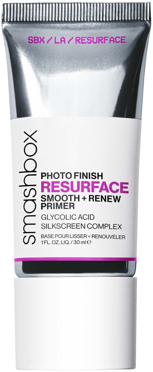 Tuba Smashbox Photo Finish Resurface Primer z fioletowymi i białymi etykietami, wspomina o gładkości i odnowie.