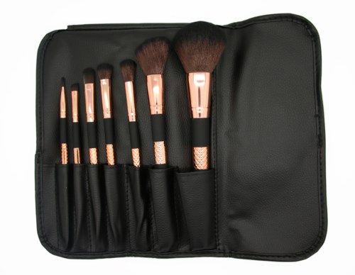 Sats med åtta makeupborstar i ett svart fodral, med olika storlekar för olika makeupbehov.